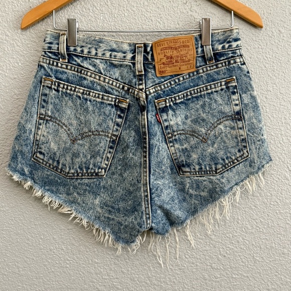Vintage Levi's 560 Cut-Off Shorts Loose Fit Size 9 JR Acid Wash - Picture 2 of 5